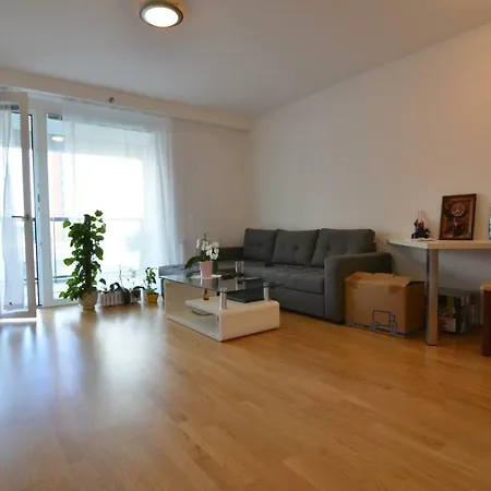 Apartment With Parking On Premise Vienna Exterior photo