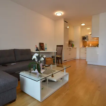 Apartment With Parking On Premise Vienna Exterior photo