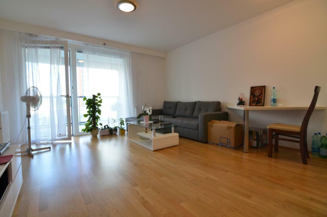 With Parking On Premise Apartment *