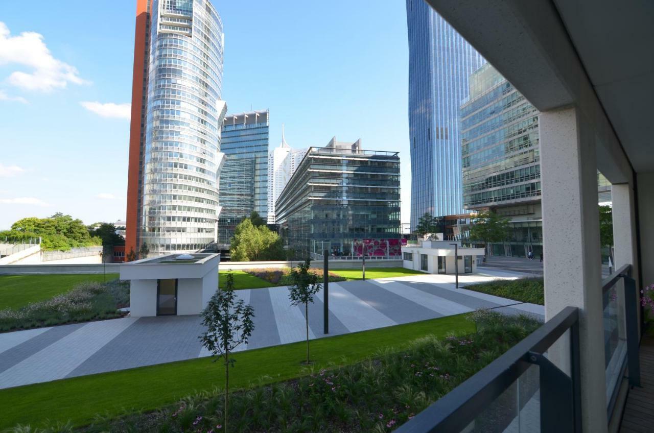 With Parking On Premise Apartment *