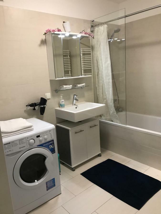 Apartment With Parking On Premise *