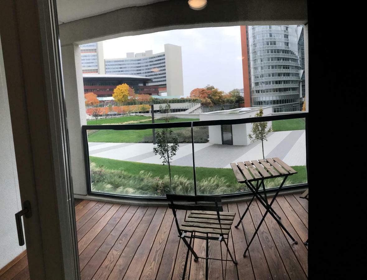 With Parking On Premise Apartment *