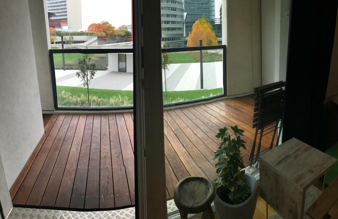 With Parking On Premise Apartment *
