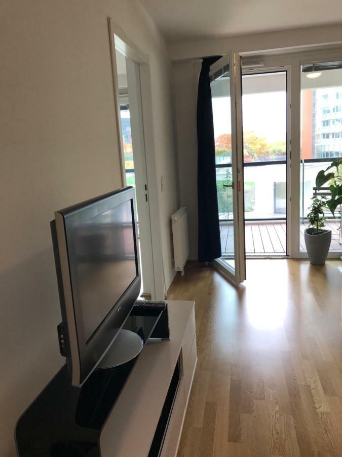 With Parking On Premise Apartment *