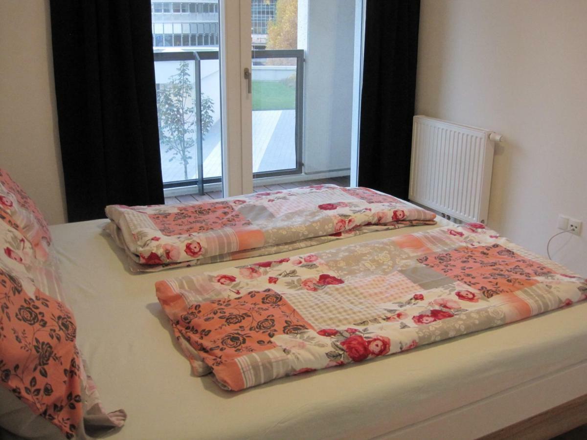 Apartment With Parking On Premise